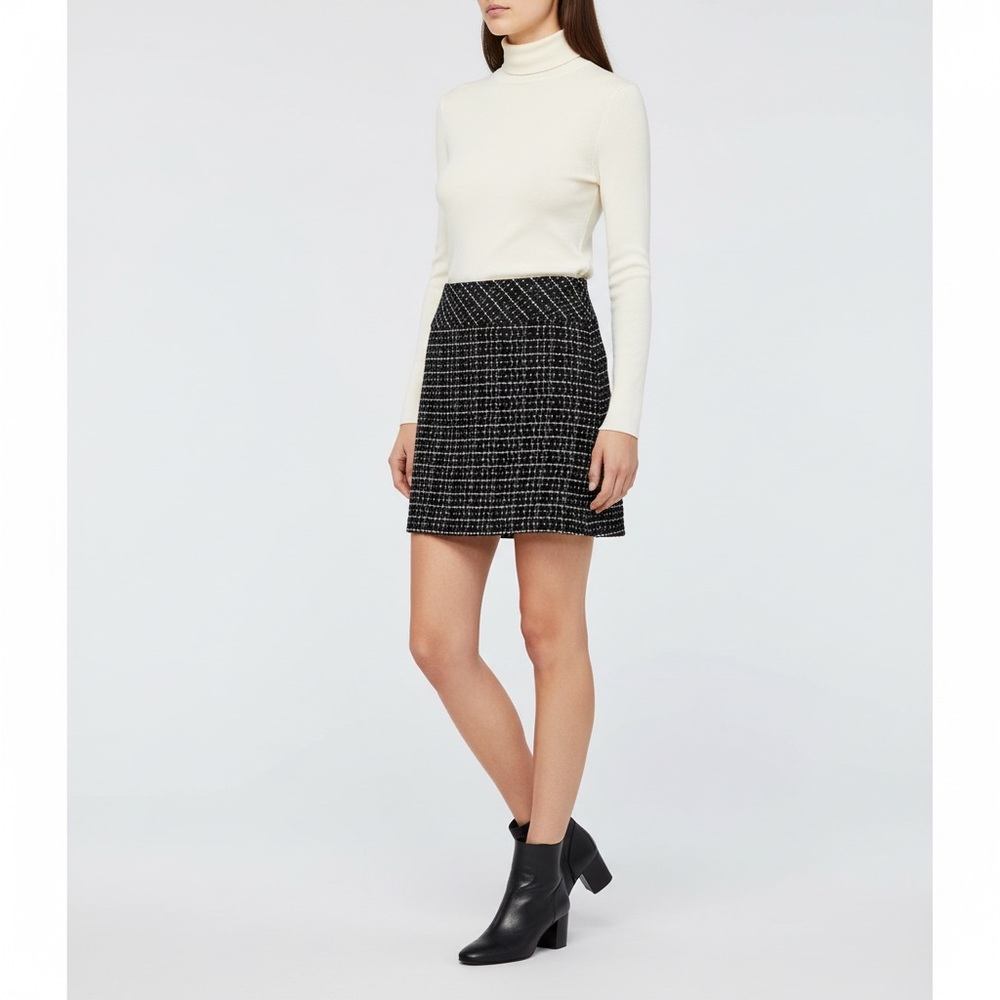 Loft Ann Taylor Petite black white tweed mini skirt size 12P hidden side zipper